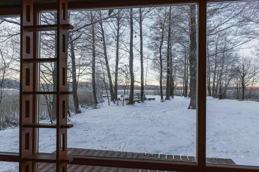 Beautiful Tiny House On The Lake Side. Trakai Eksteriør bilde